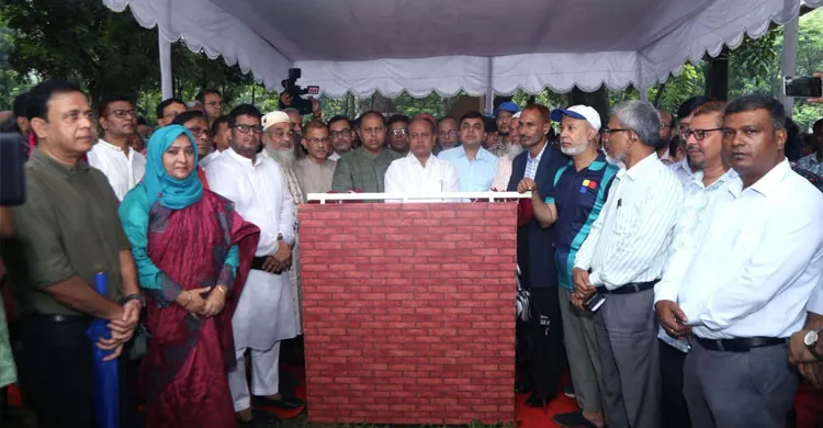ঢাবিতে ‘জুলাই স্মৃতি স্তম্ভ’-এর ভিত্তিপ্রস্তর উদ্বোধন, বৈষম্যহীন গণতান্ত্রিক বাংলাদেশ গড়ার আহ্বান