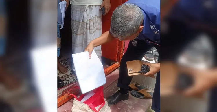 আশুলিয়ায় বিএনপি নেতাকে হত্যার হুমকি, ব্যাগে কাফনের কাপড় ও গুলি