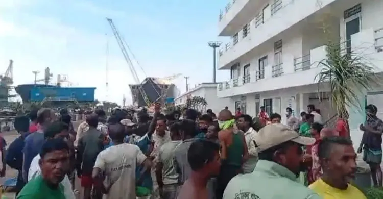 চট্টগ্রামের ভাটিয়ারীতে শিপইয়ার্ডে বিস্ফোরণ, নিহত ৩