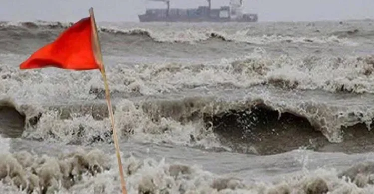 চার সমুদ্রবন্দরে ৩ নম্বর সতর্ক সংকেত