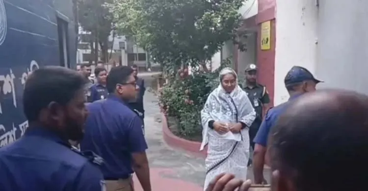স্বামীর শেষ বিদায়ে ১২ ঘণ্টার প্যারোলে মুক্তি পেলেন দীপু মনি