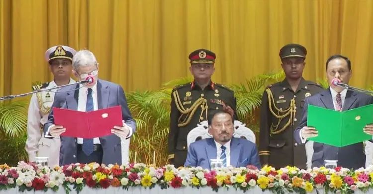 শপথ নিলেন বাংলাদেশের ২৩তম রাষ্ট্রপতি মির্জা ফখরুল
