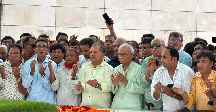 রিজভী আহমেদের নেতৃত্বে জিয়ার মাজারে শ্রদ্ধা জানালেন জহির উদ্দিন স্বপন