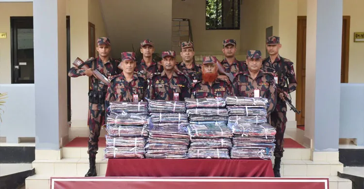 ১৯ লাখ টাকার ভারতীয় শাড়ি জব্দ