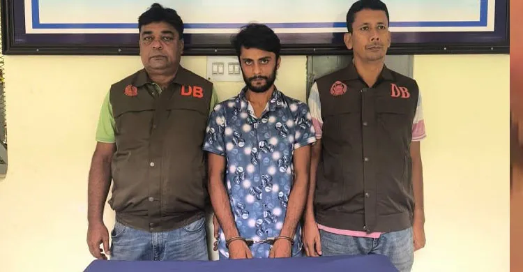 ডিবি পুলিশের জালে পাখি ব্যবসায়ী শাহীন