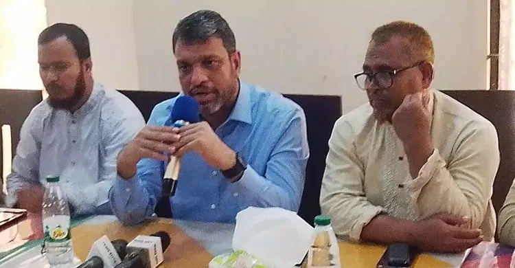 উলিপুরে সাংবাদিকদের সঙ্গে সংসদ সদস্য ব্যারিস্টার মাহবুব আলম সালেহীর মতবিনিময় সভা