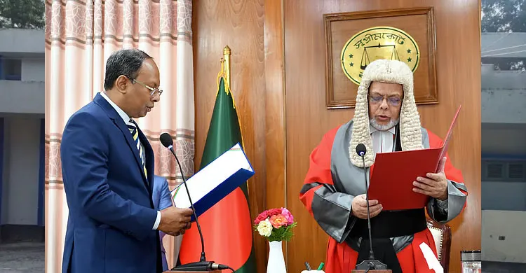 পিএসসির নতুন চেয়ারম্যান নাজমুজ্জামান ভূঁইয়ার শপথ