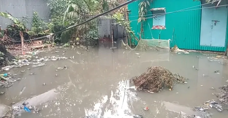 নিকলীতে অবৈধ বালু ভরাটে বন্ধ পানি নিষ্কাশন, পানিবন্দি ২০০ পরিবার। ছবিঃ সংগৃহীত