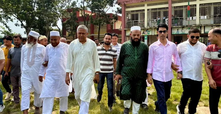 উন্নয়ন প্রকল্প উদ্বোধনে গিয়ে স্বাস্থ্যকেন্দ্র তালাবদ্ধ পেলেন এমপি ডাঃ বাচ্চু