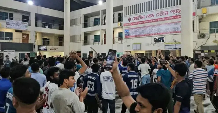 রাজশাহী রেলস্টেশনে শিক্ষার্থীকে মারধর: আনসার সদস্যদের সম্পৃক্ততা নেই