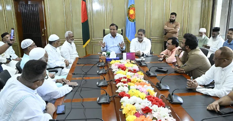 বংশালের ঐতিহাসিক পুকুর পাড় সংরক্ষণ ও আধুনিকায়নের উদ্যোগ: ডিএসসিসি প্রশাসক