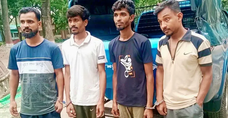 মোকামতলায় মাদক সেবনের সময় আটক ৪