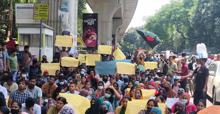 নিয়োগপত্র না পেয়ে শাহবাগে প্রাথমিকের সুপারিশপ্রাপ্তদের অবস্থান