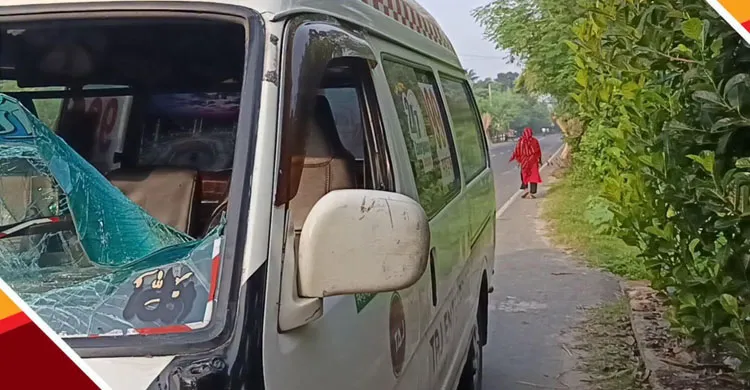 নাটোরের লালপুরে অ্যাম্বুলেন্সের ধাক্কায় পথচারী নিহত