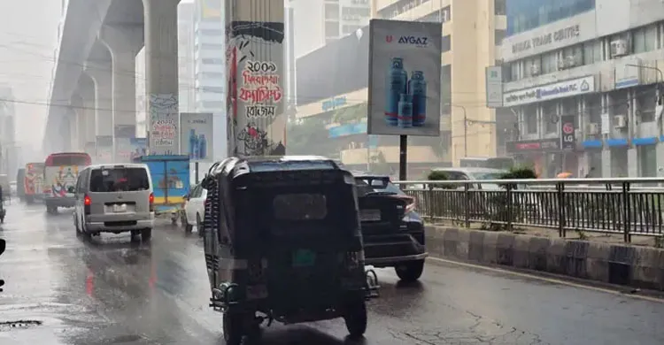 বৃষ্টিতে রাজধানীতে স্বস্তি