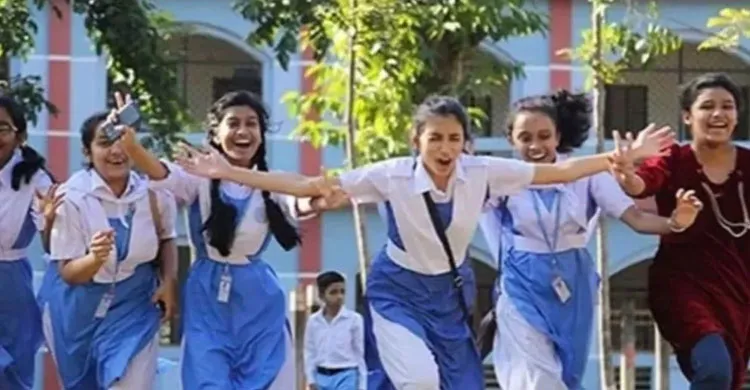 দুর্গাপূজায় টানা ৯ দিনের ছুটি পাচ্ছে শিক্ষার্থীরা