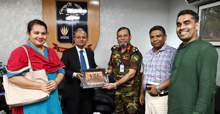 ঢাবি উপাচার্যের সঙ্গে ঢামেক হাসপাতালের পরিচালকের সৌজন্য সাক্ষাৎ