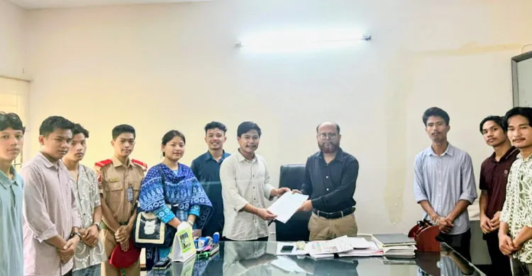 কুবিতে আদিবাসী শিক্ষার্থীদের ৩ দফা দাবি, রেজিস্ট্রারকে স্মারকলিপি