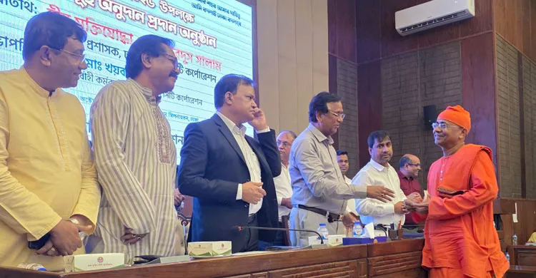 শারদীয় দুর্গাপূজায় ডিএসসিসির ১৬৮ মণ্ডপে ১৯ লাখ ৮০ হাজার টাকা অনুদান
