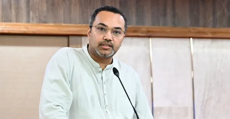 নিপীড়নের শিকার শিক্ষকদের মূল্যায়নের চিন্তা করছে সরকার: মাহদী আমিন