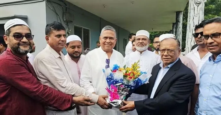 গাজীপুর সাফারি পার্ক পরিদর্শনে মন্ত্রী, আধুনিক বর্জ্য ব্যবস্থাপনায় জেলা-উপজেলাকে যুক্ত করার ঘোষণা