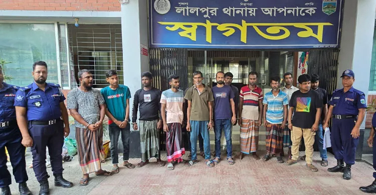 নাটোরের লালপুরে পুলিশের যৌথ অভিযান