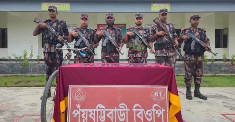 লালমনিরহাট সীমান্তে ১ লাখ ২৫ হাজার টাকার ভারতীয় মোবাইল ডিসপ্লে জব্দ