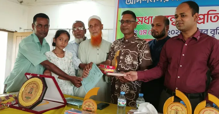 মোহনগঞ্জে মেধা অন্বেষণ-২০২৬, ১০ শিক্ষার্থী পেল বৃত্তি