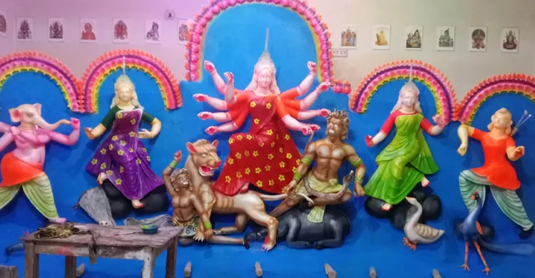 ঝিনাইদহের কোটচাঁদপুর দুর্গাপূজার ৫০ টি মন্ডপে শেষ মুহূর্তের প্রস্তুতি