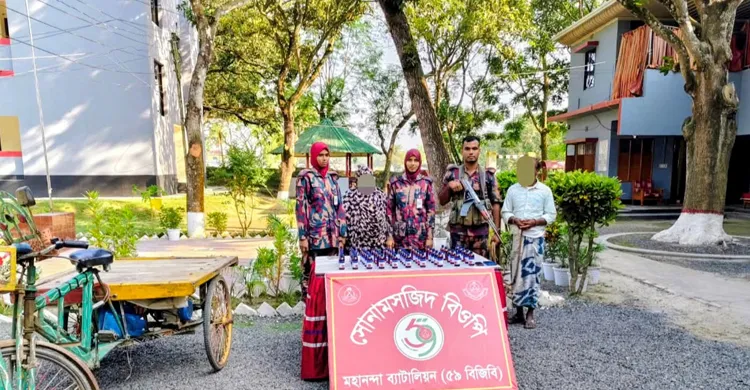 শিবগঞ্জ সীমান্তে ইস্কাফ সিরাপসহ আটক ২