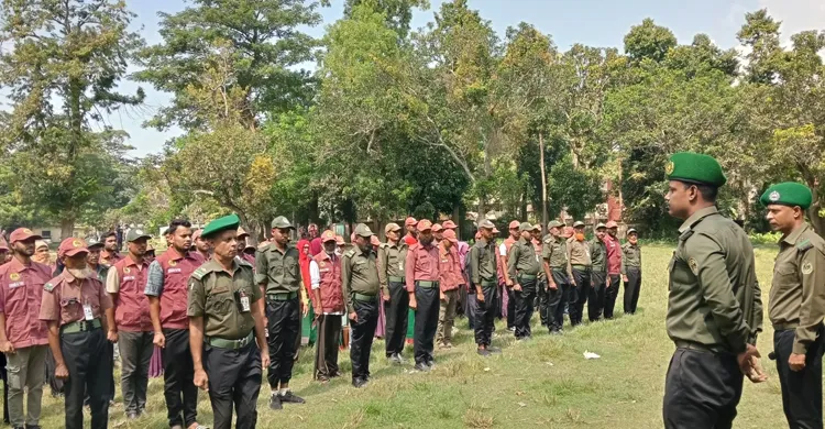 শরীয়তপুরে দুর্গাপূজার নিরাপত্তায় আনসার ভিডিপি'র সদস্যদের ব্রিফিং