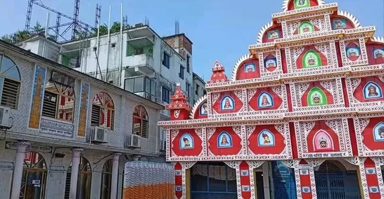 একই উঠানে মসজিদ-মন্দির, সম্প্রীতির অনন্য দৃষ্টান্ত লালমনিরহাটের পুরান বাজারে