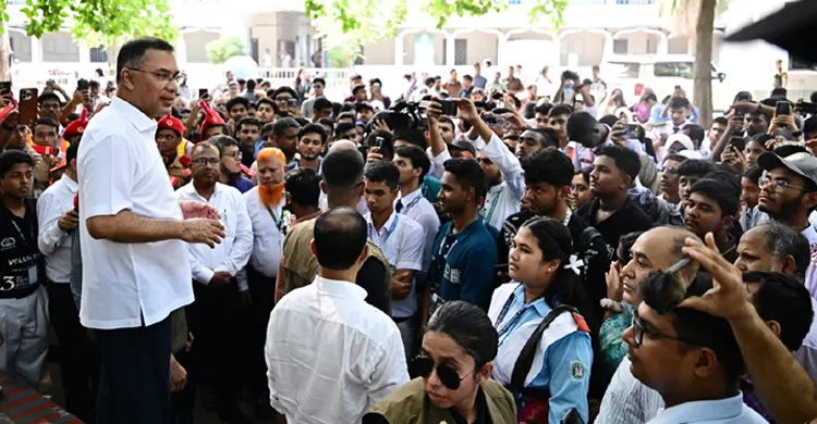 সাড়ে চার ঘণ্টায় ১৩ স্পট পরিদর্শন প্রধানমন্ত্রীর, হাসপাতাল-শিক্ষাপ্রতিষ্ঠান থেকে সরকারি কোয়ার্টার