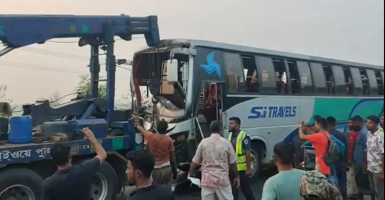 টাঙ্গাইলে বাস-পিকাপ-মোটরসাইকেল সংঘর্ষে নিহত ২