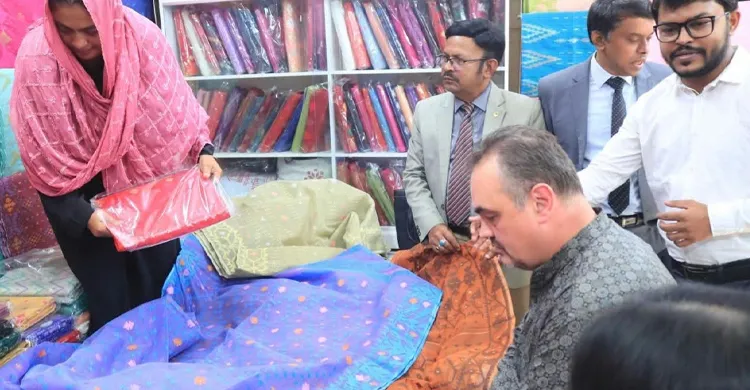 সোনারগাঁয়ের ঐতিহাসিক পানাম নগরী ও কারুশিল্প জাদুঘর পরিদর্শনে মার্কিন রাষ্ট্রদূত