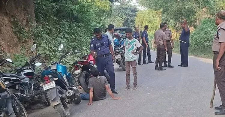 কক্সবাজারে একই স্থানে দিনে দুই দফা ডাকাতি, ৫০ থেকে ৬০ যানবাহনে লুটপাট