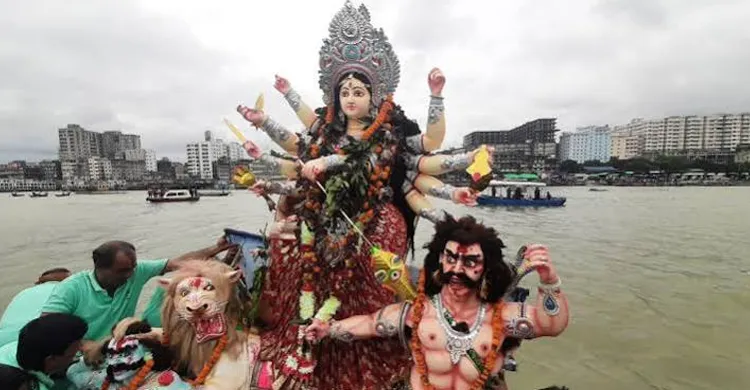 বিজয়া দশমী আজ, প্রতিমা বিসর্জনে শেষ হচ্ছে দুর্গোৎসব
