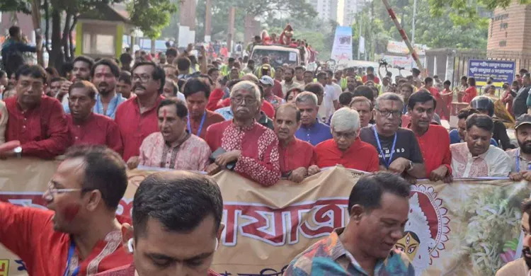 বিজয় শোভাযাত্রা আর নাচে-গানে দেবী দুর্গাকে বিদায়