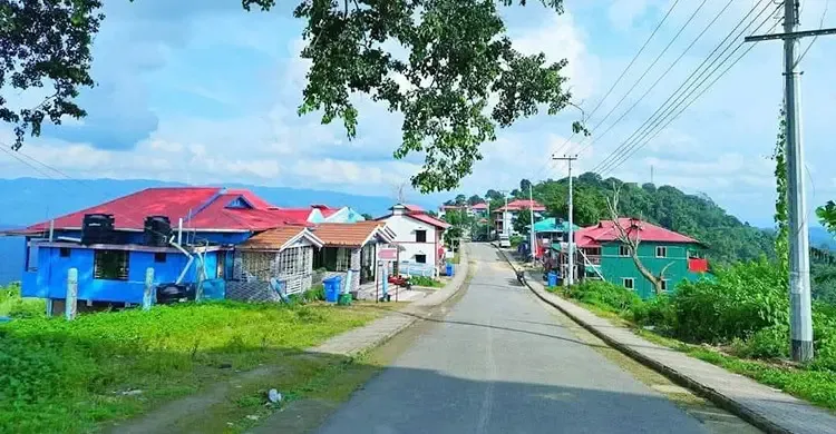 সাজেকে ইউপিডিএফের গুলিবর্ষণ, সেনাবাহিনী-পুলিশের সহায়তায় উদ্ধার ৩ হাজার পর্যটক