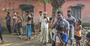 দুর্গন্ধের উৎস খুঁজতে গিয়ে তালাবদ্ধ ঘরে মিলল যুবকের গলিত মরদেহ