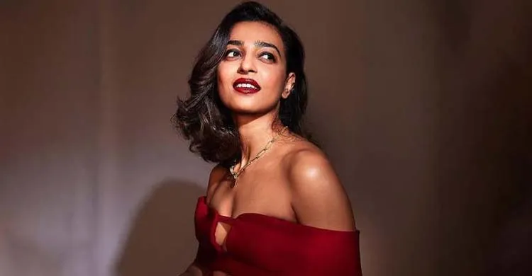 পোশাক নিয়ে অস্বস্তিকর নির্দেশনা, মুখ খুললেন রাধিকা আপ্তে