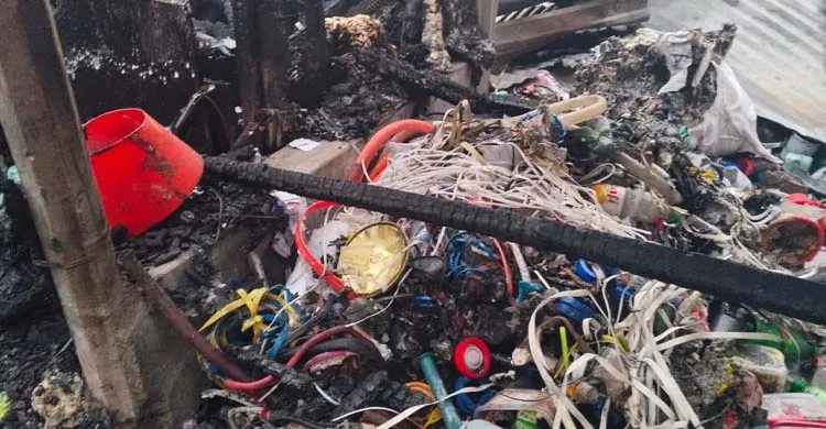 কোনাবাড়িতে মধ্য রাতে আগুনে পড়লো ৬ ব্যবসা প্রতিষ্ঠান